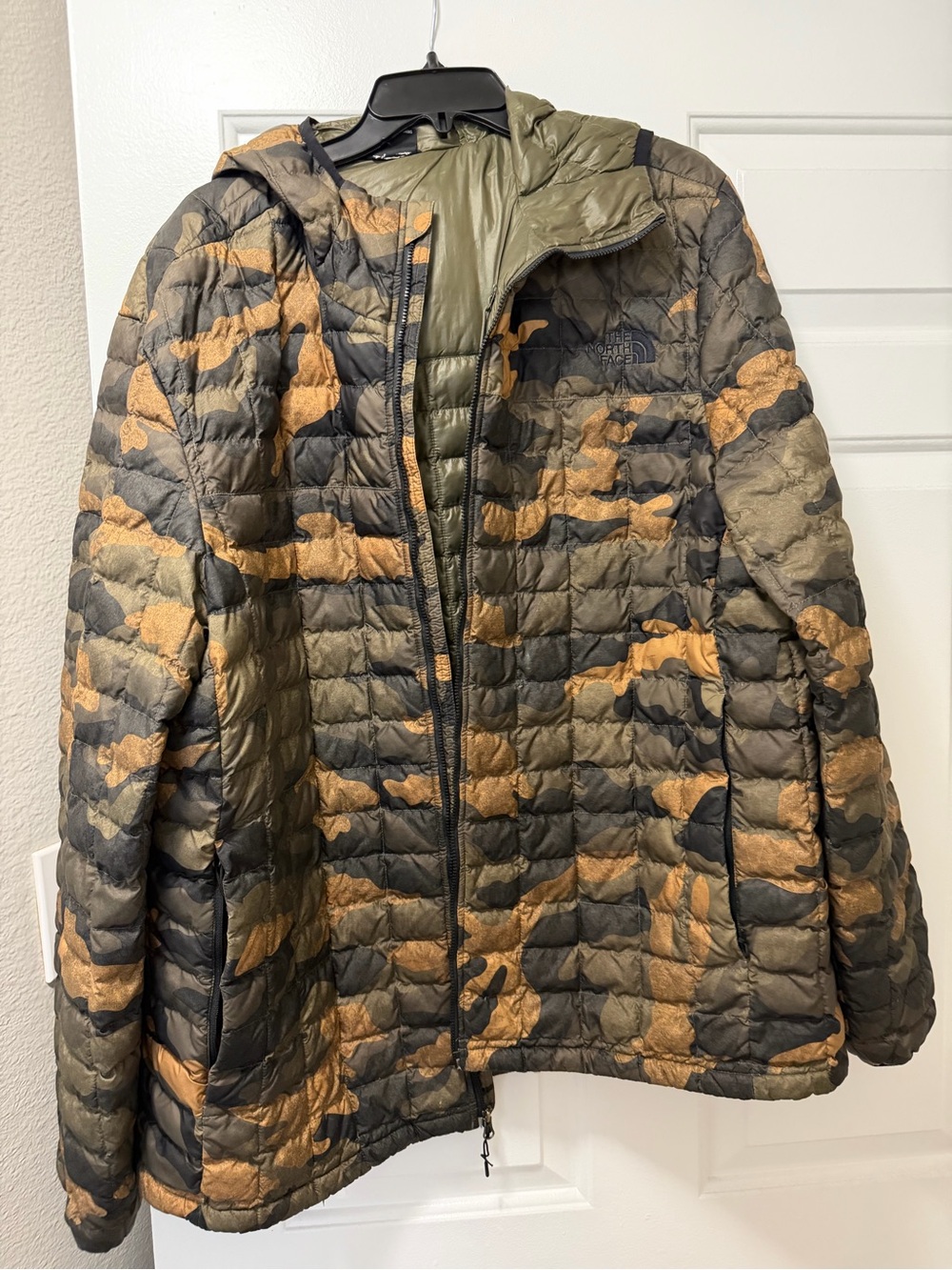 The North Face Men’s Olive & Tan Camo Insulated Puffer Jacket